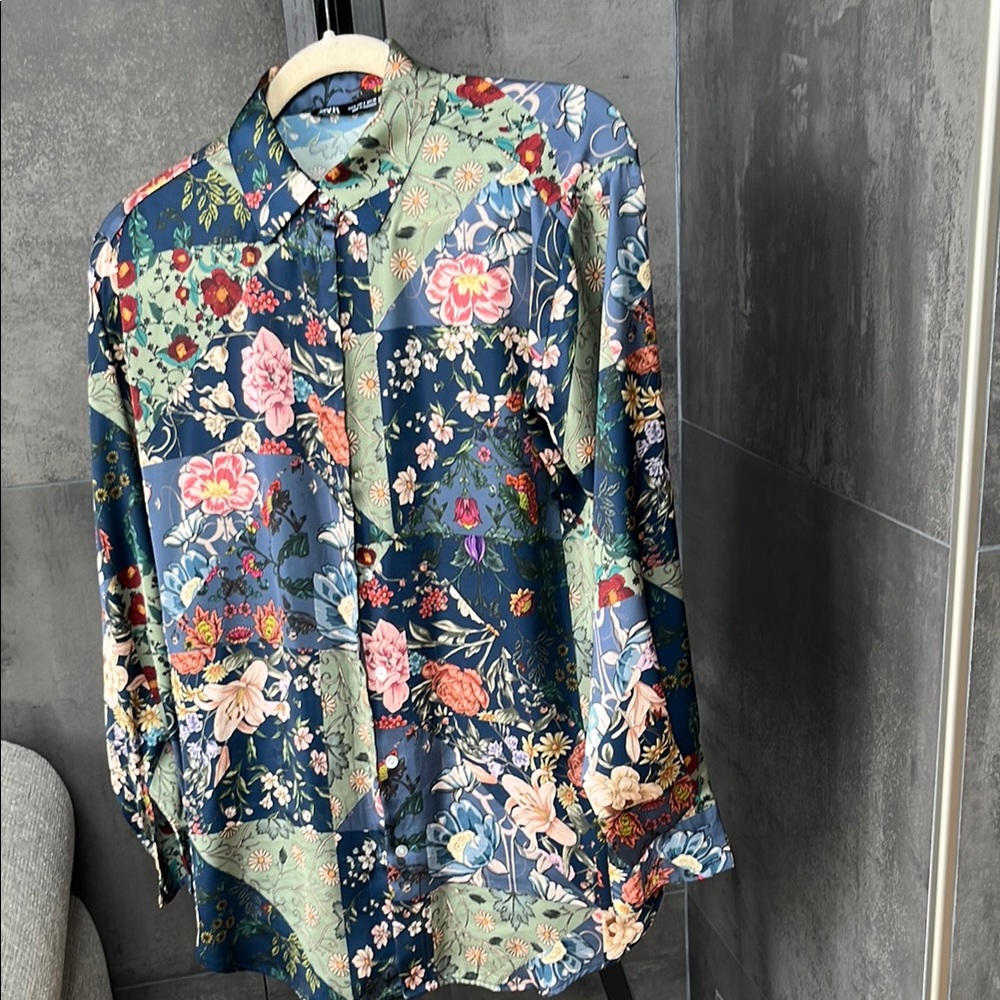 Zara ladies size small loose fit blouse